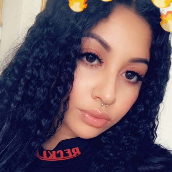 Profile Picture of Beverly Martinez (@bevlokzz) on Poshmark