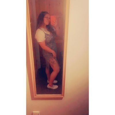 Profile Picture of Lori (@loricuthbert_) on Twitter