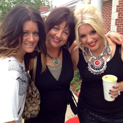 Profile Picture of Sharon Carey (@SharonScarey) on Twitter