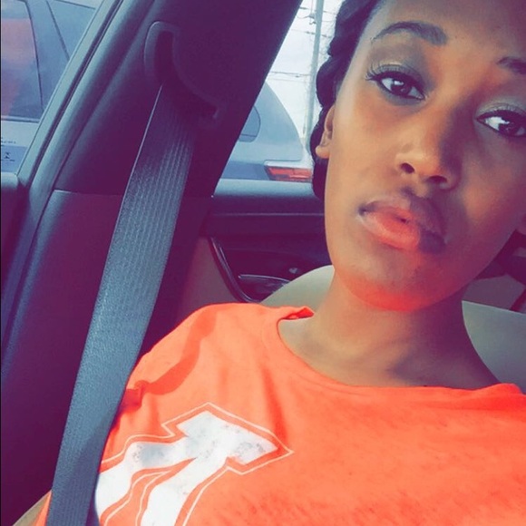 Profile Picture of Tasha Simon (@tashaaamacc) on Poshmark