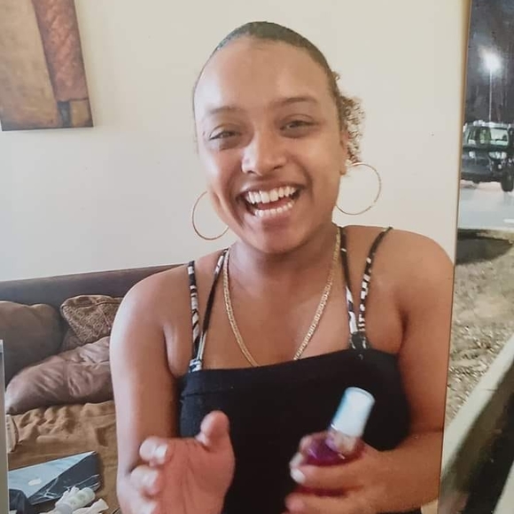 Profile Picture of Lon Lon (@rochelleoh) on Poshmark