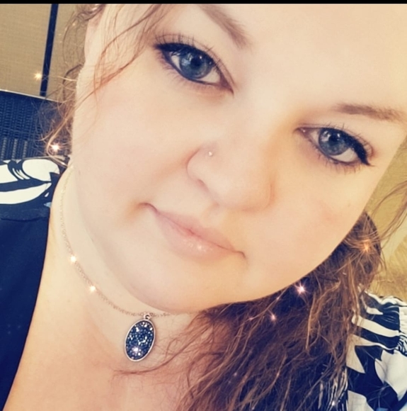 Profile Picture of Amanda Shawley (@a_shawley) on Poshmark