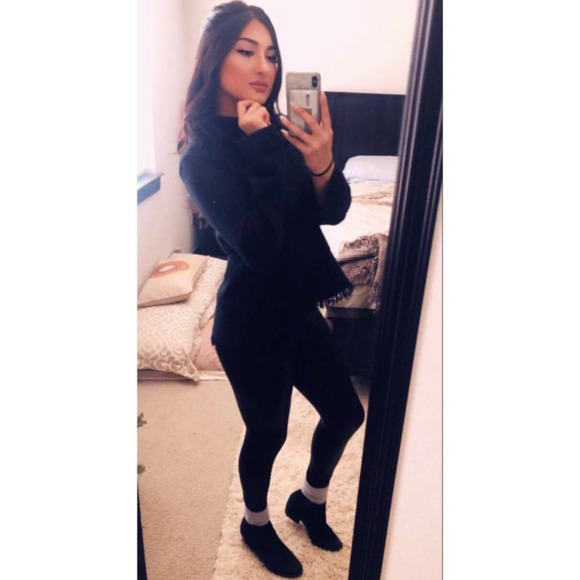 Profile Picture of Rachel Camarote (@rachelcam) on Poshmark