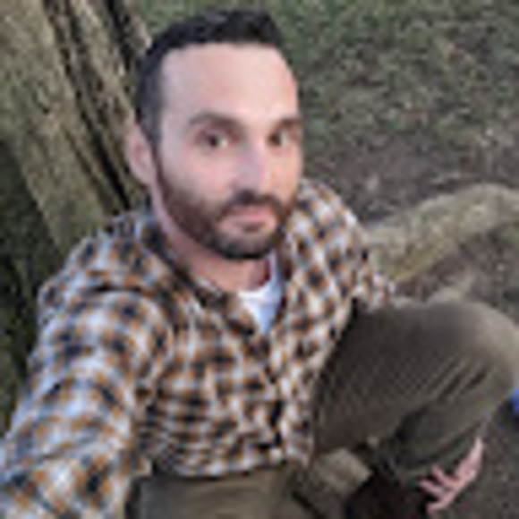 Profile Picture of Thomas Mahoney (@tmaho44) on Poshmark