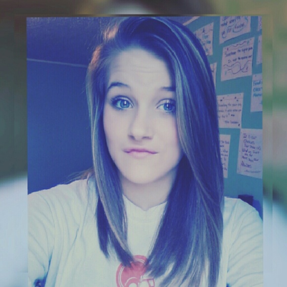 Profile Picture of Victoria Sheets (@victoria7689) on Poshmark