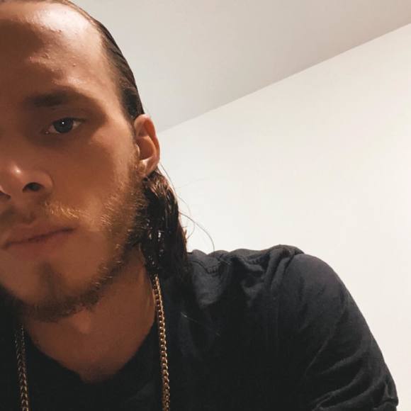 Profile Picture of Simon Dupuis (@simondupuis) on Poshmark