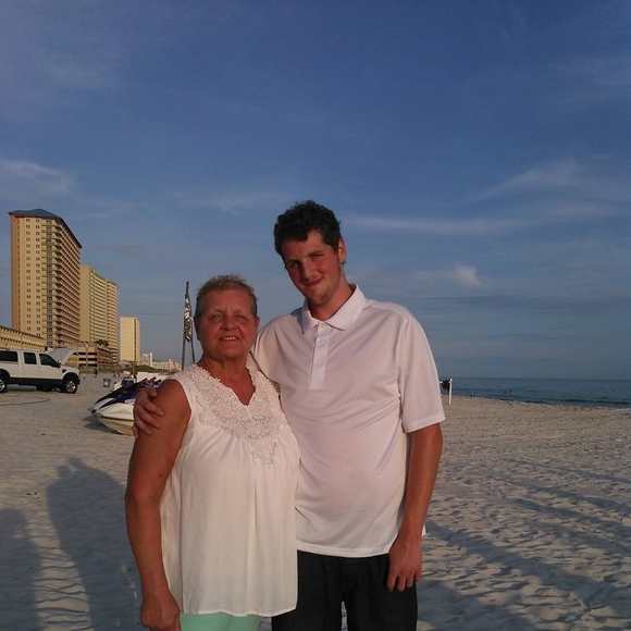 Profile Picture of Cindy Sweatt (@cindysweatt) on Poshmark