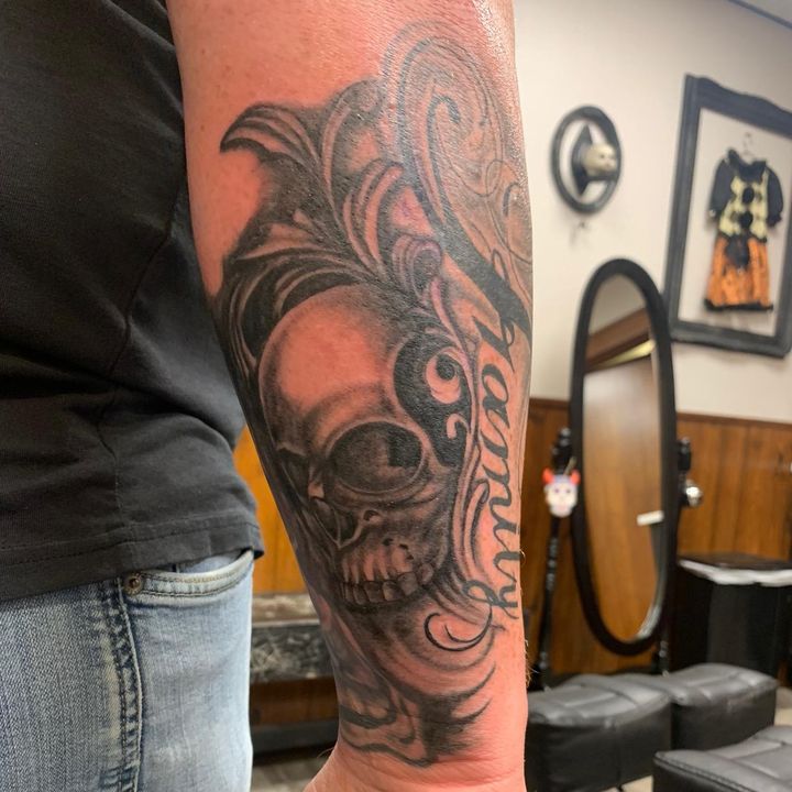 Profile Picture of Bruce Meyer (@brucemeyer13) on Tiktok