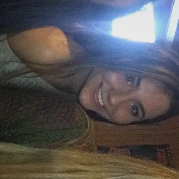 Profile Picture of Julia Serra (@juliaserra44) on Poshmark