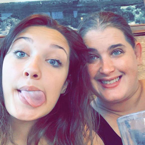 Profile Picture of Rebecca Leahey (@kupcake744) on Poshmark