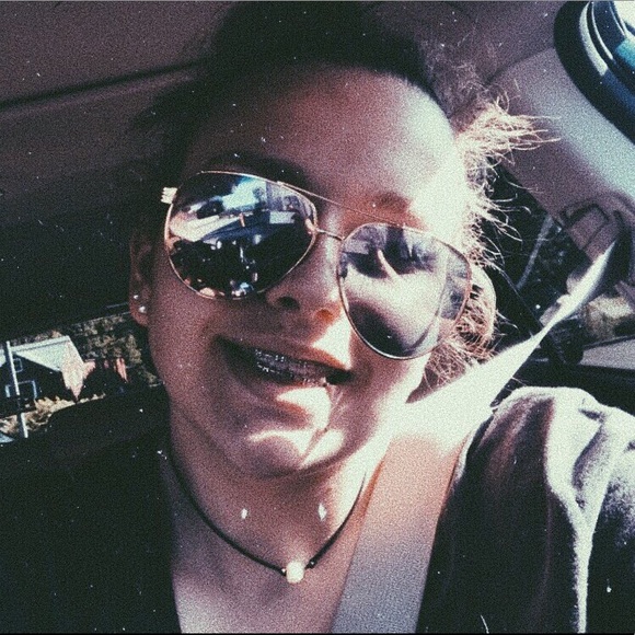 Profile Picture of Kristina Cutsinger (@kristinacuts) on Poshmark