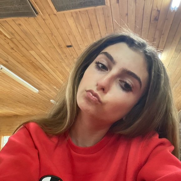 Profile Picture of Hadley Finnemore (@finnemorehadley) on Poshmark