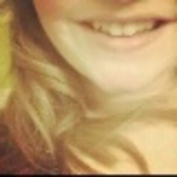 Profile Picture of Emily Smallcombe (@emilyyy2296) on Poshmark