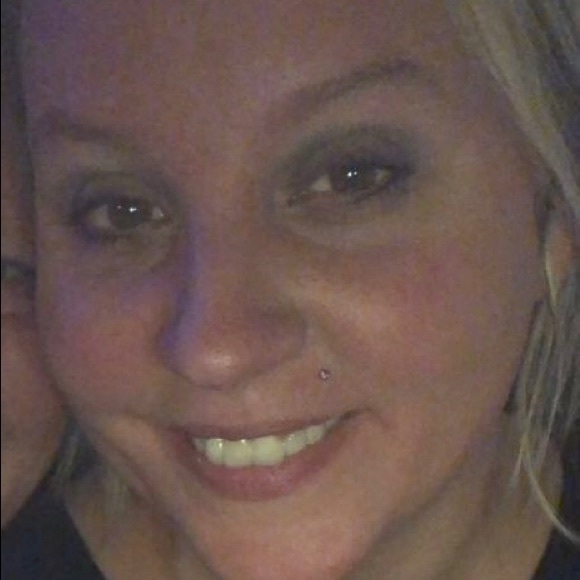 Profile Picture of Sarah Wencl (@swencl40) on Poshmark