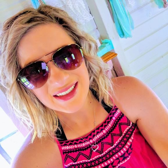 Profile Picture of Rainee Belyea (@raineebelyea) on Poshmark