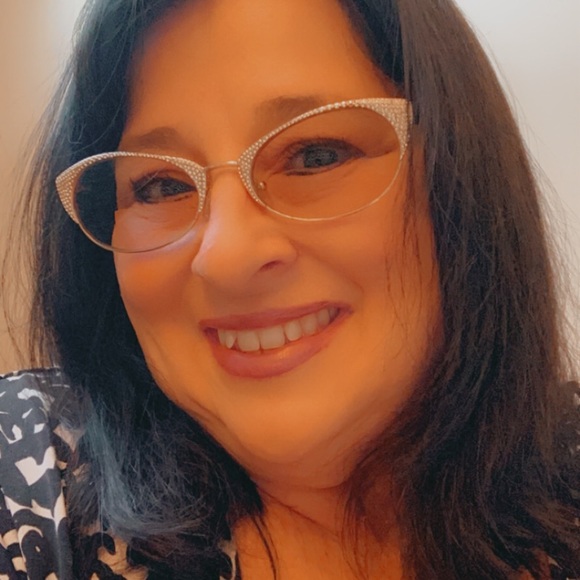 Profile Picture of Cathy Pasqualone (@cathypasqualone) on Poshmark