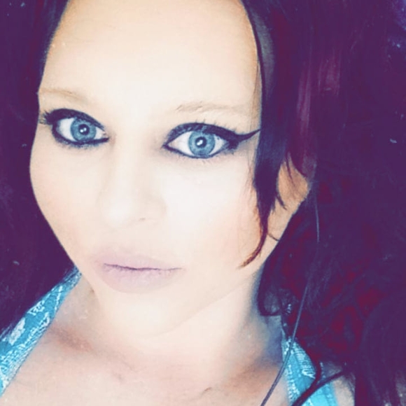 Profile Picture of Kayce Thacker (@makeupbyklt91) on Poshmark