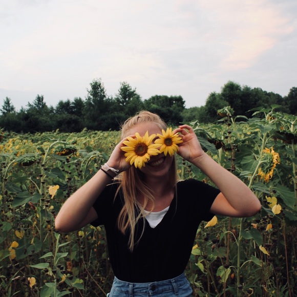 Profile Picture of Nicole Vande vusse (@nkvandev) on Poshmark