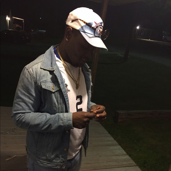 Profile Picture of Kendall Holmes (@kholmes75) on Poshmark