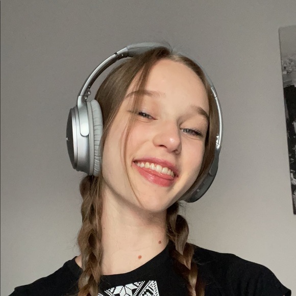 Profile Picture of Victoria Ivankevych (@vika10iio) on Poshmark