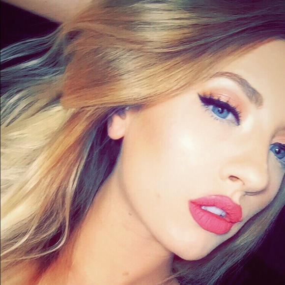 Profile Picture of Johnna Webb (@jojowebb) on Poshmark