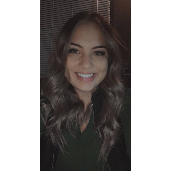 Profile Picture of Olivia Cardenas (@livveys) on Poshmark