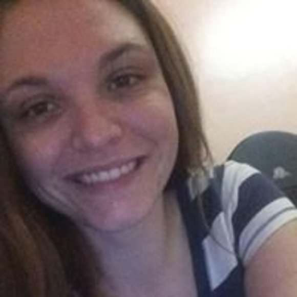 Profile Picture of Angela Rohan (@angg13) on Poshmark