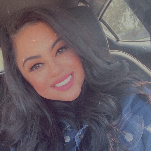 Profile Picture of Marilyn Sandoval (@marilynbbyx) on Poshmark