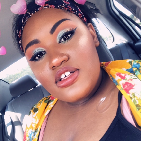 Profile Picture of Andrea Roundtree (@andreajentta) on Poshmark