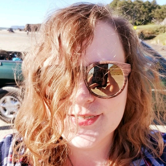 Profile Picture of Danielle Distad (@yoski_2323) on Poshmark