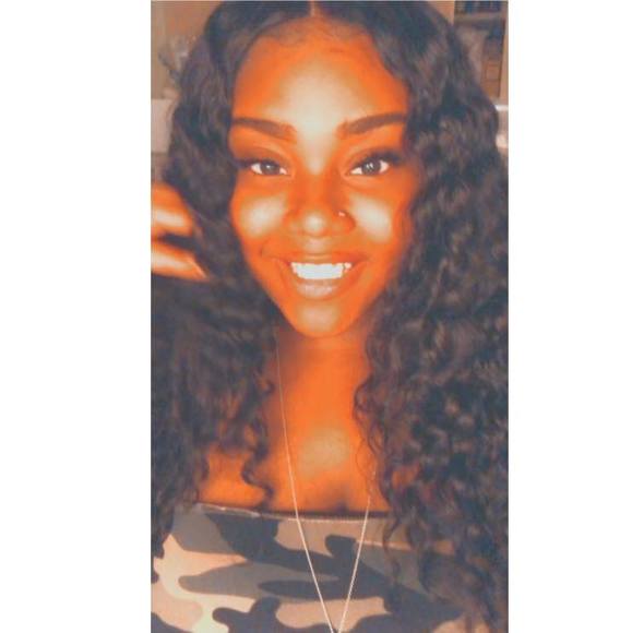 Profile Picture of Nelly Nelle (@bowtielover) on Poshmark