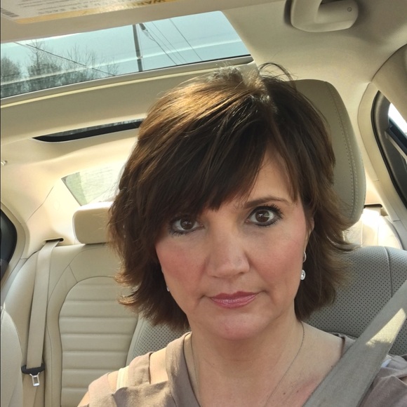 Profile Picture of Alesha Knight (@aknight1971) on Poshmark