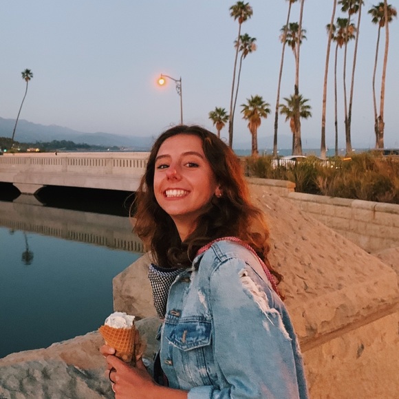 Profile Picture of Katherine Elmlinger (@katherineelms) on Poshmark