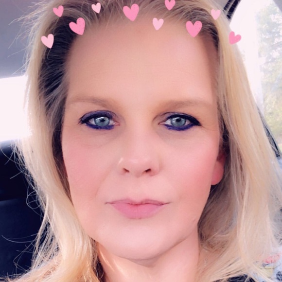 Profile Picture of Carol Diegidio (@sampaul58) on Poshmark