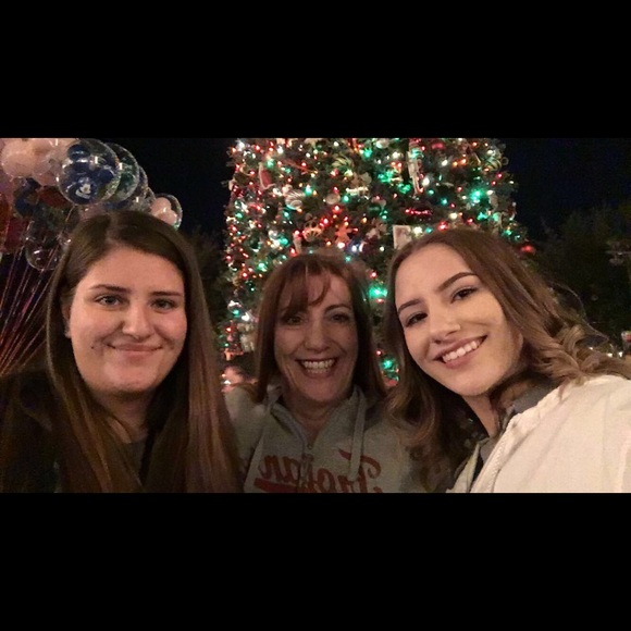 Profile Picture of Tracey Enriquez (@tenriquez2497) on Poshmark