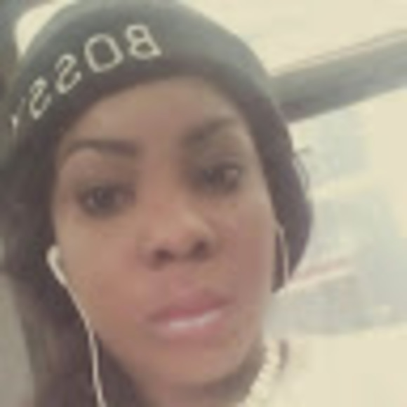 Profile Picture of Kennisha Mckenzie (@mckennisha32) on Poshmark