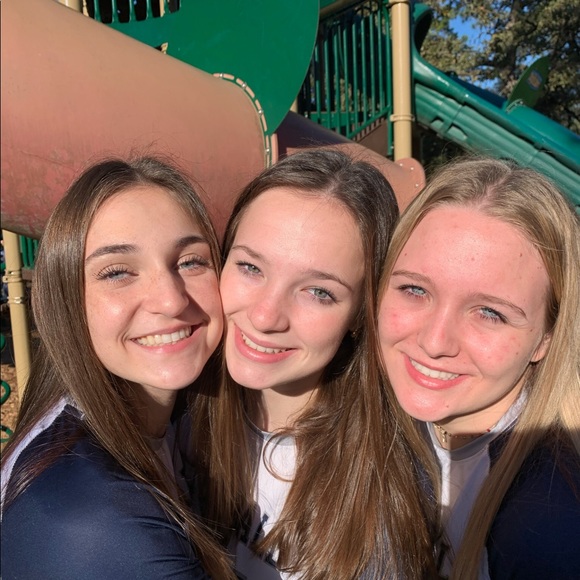 Profile Picture of Raegan Gullingsrud (@raegan54657) on Poshmark