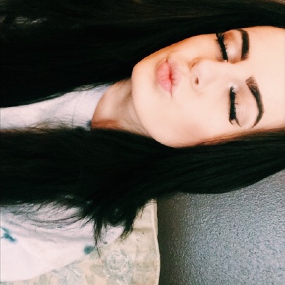 Profile Picture of Erica Lowder (@americalowder) on Poshmark
