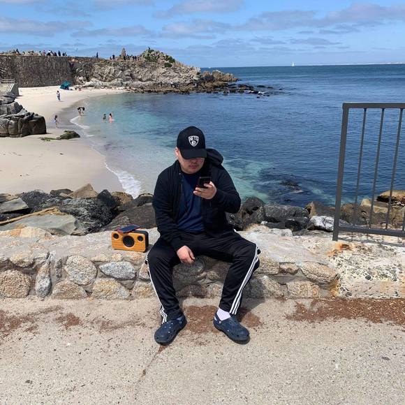 Profile Picture of Vincent Xiong (@vincent998) on Poshmark