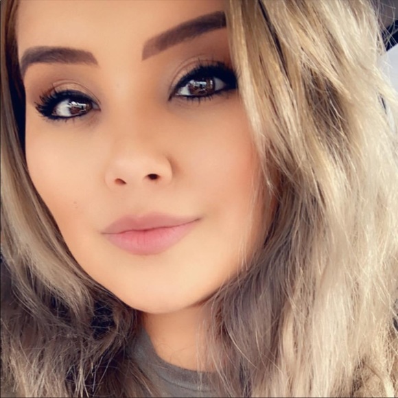 Profile Picture of Gabriella Jarrott (@gjarrott) on Poshmark