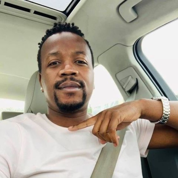 Profile Picture of Bennie Kachingwe (@b_kachingwe) on Poshmark