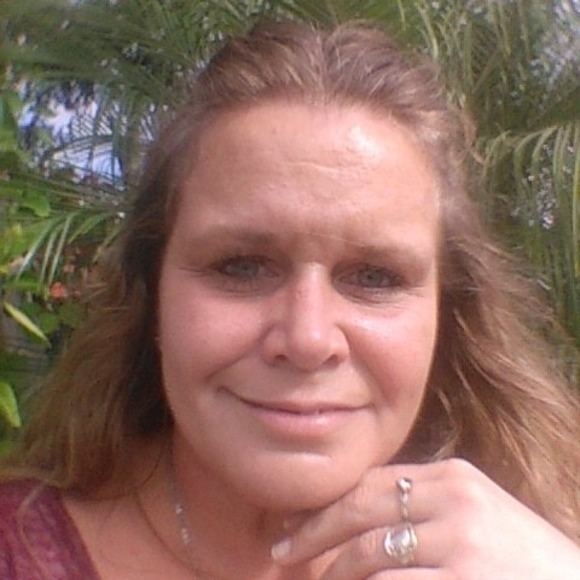 Profile Picture of Jodi Anderson (@jodianderson34) on Poshmark