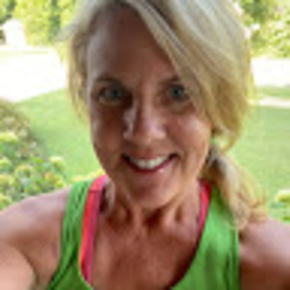 Profile Picture of Kim Singleton (@singletonkim03) on Poshmark