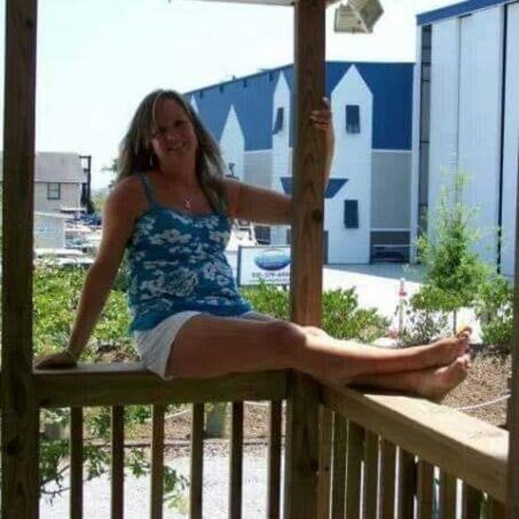 Profile Picture of Jeanne Hackney (@diamond722) on Poshmark