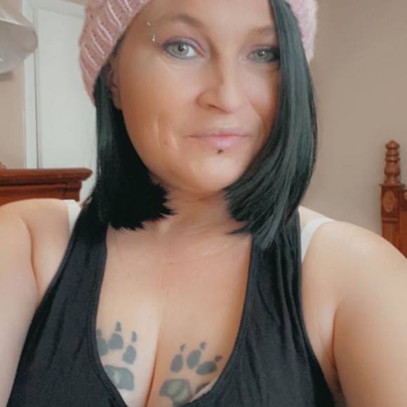 Profile Picture of Amanda Womack (@amandawomack108) on Poshmark