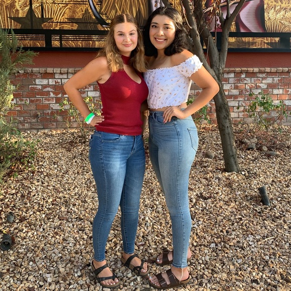 Profile Picture of Valeria Corpus (@_valeria_c) on Poshmark