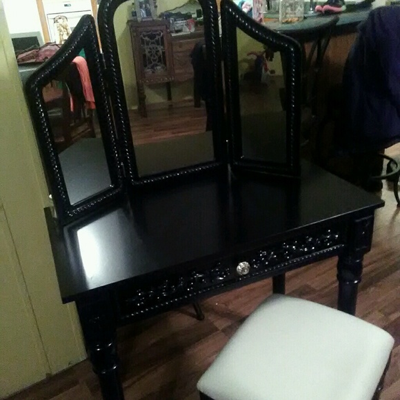 Profile Picture of Lindsey Pharr (@azzyhuare) on Poshmark