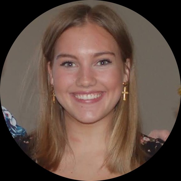 Profile Picture of Erin Tutaj (@erintutaj) on Poshmark