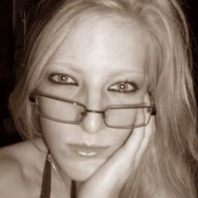 Lindsey McCann - Twitter Profile Picture of Lindsey McCann (@Ivory_Rhapsody) on Twitter