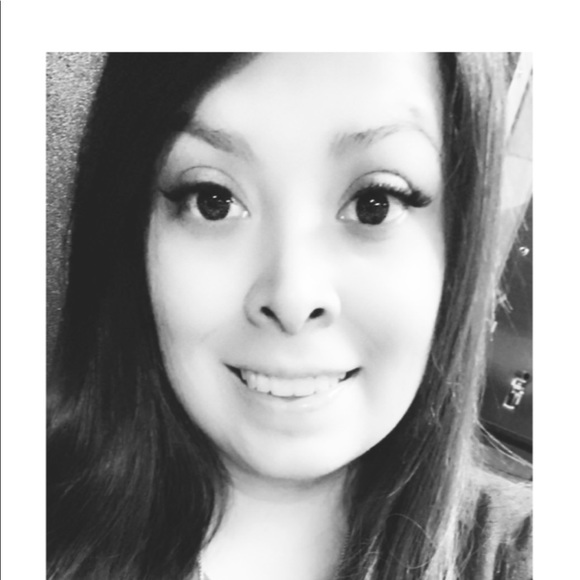 Profile Picture of Clarissa Campbell (@clarissacandace) on Poshmark